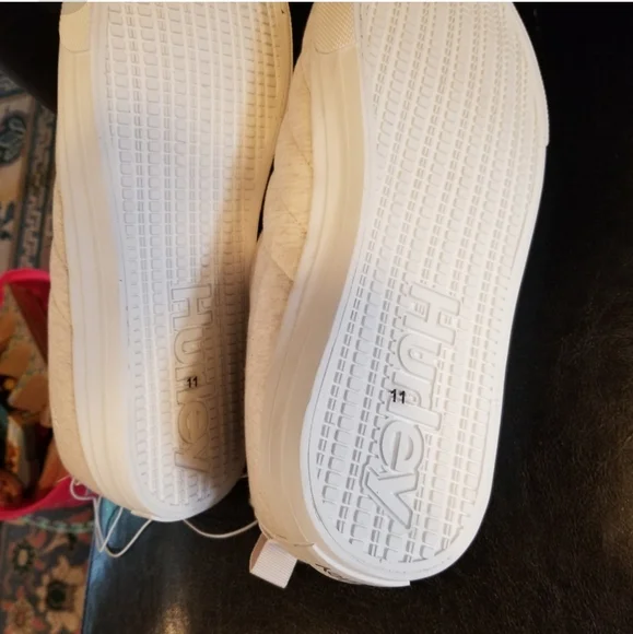 Hurley Ladies' Puff Clog Shoe NIB Size 11 - Picture 2 of 3